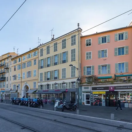 En Plein Coeur De La Vieille A نيس